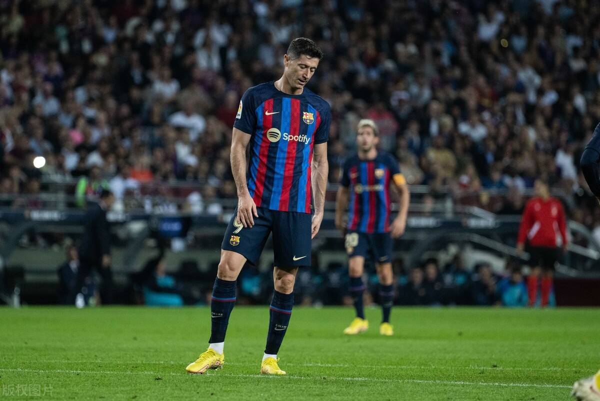 莱万多夫斯基关键节点战术调整，DWG带队取胜！